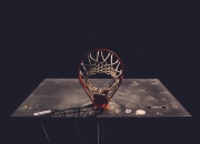 九游APP-雄鹿血拼76人，乔治关键进球定乾坤，一场定义季后赛的经典对决