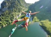 九游体育直播-蛰伏后的致命一击，哈登关键时刻挺身，黄蜂生死战力克山西