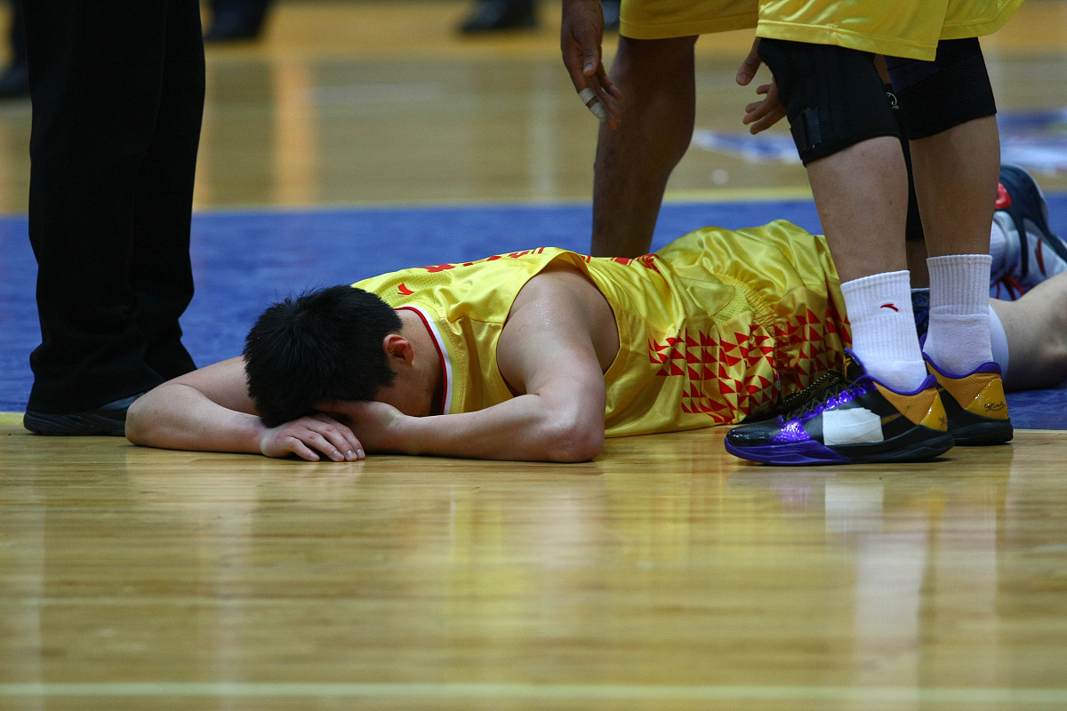 胜负难定！运动员们在场上战至最后